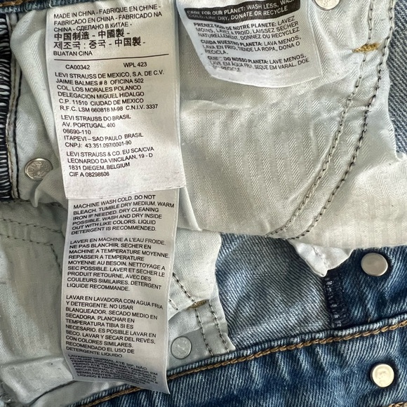 Levi’s Wedgie Straight Fit Light Wash Jeans, Size 26 - Picture 3 of 6